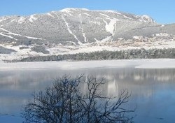 Vue du village du lac de Mathmale